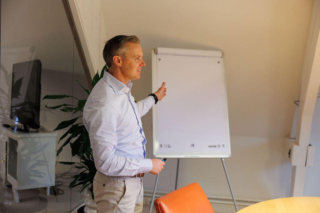 Foto Rob zijkant whitebord leeg